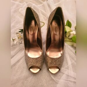 4 $25Lulu Townsend Gold Glitter 4.5 inch heels size 9 good condition all and all